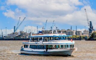 Die 2-stündige Hafenrundfahrt XXL – Foto 1 Die 2-stündige Hafenrundfahrt XXL - Foto 1